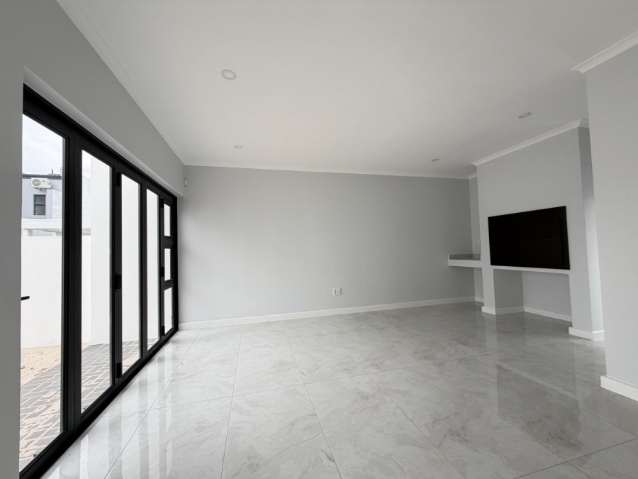 5 Bedroom Property for Sale in Sandown Western Cape